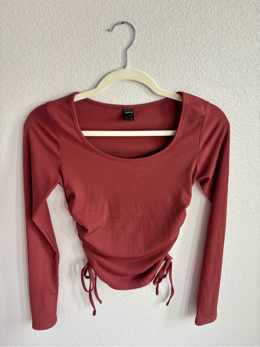 Rust Red Long Sleeve Scoop Neck Ruched Side Top